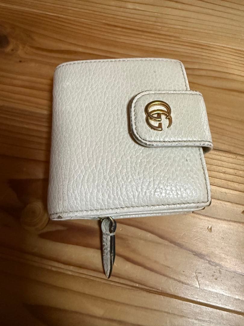 GUCCI 二つ折り財布 アイボリー - メルカリ