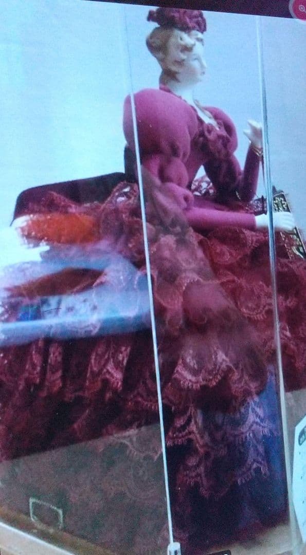 昭和レトロワインレッドリボンドレス立体オブジェ人形