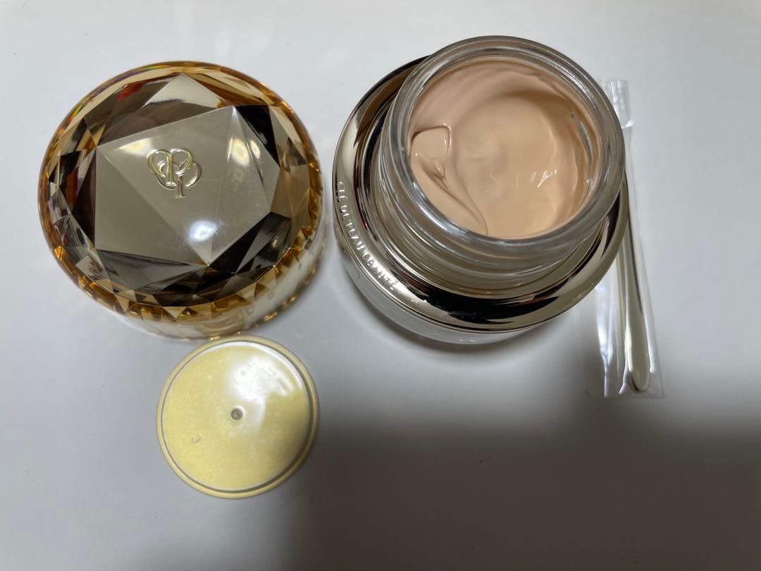 クレドポーボーテ　ル・フォンドゥタンファンデーション　オークル10