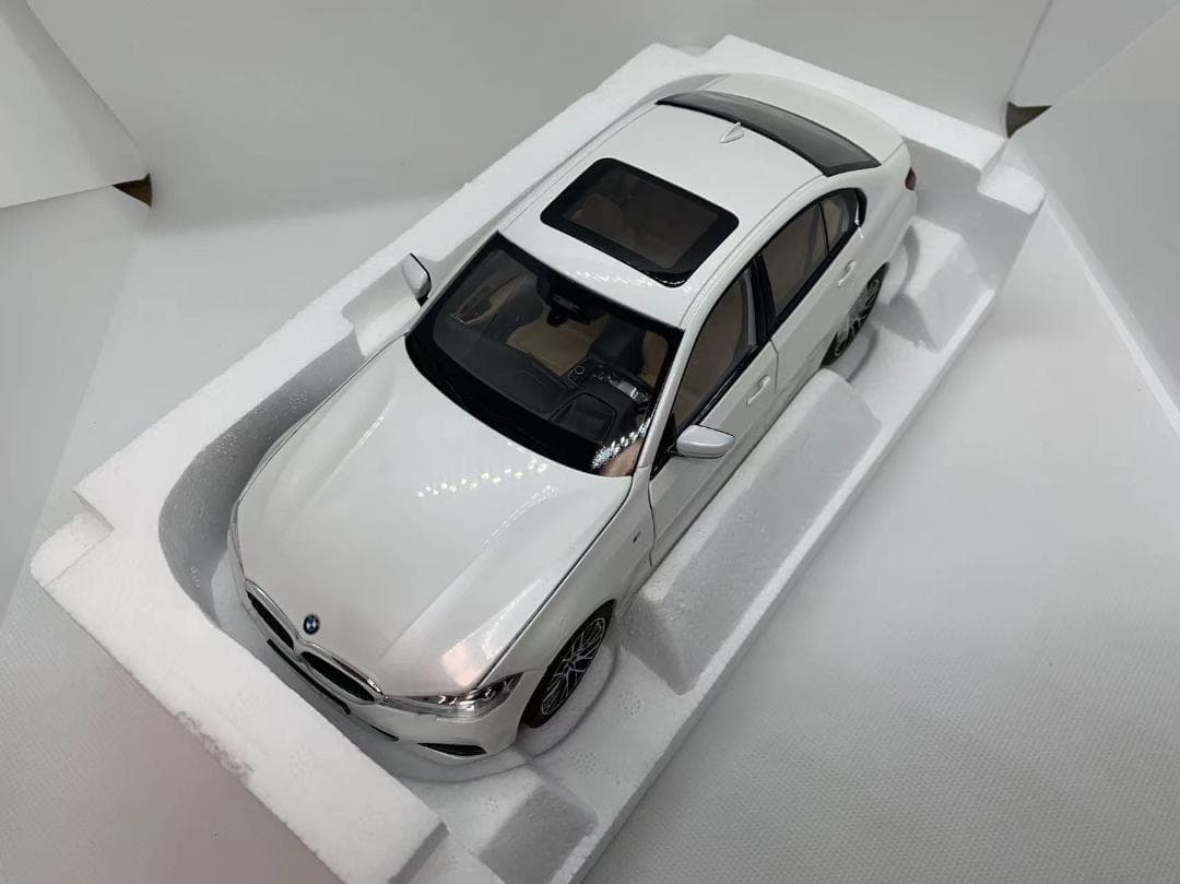 201-001 ノレブ 1/18 BMW 330i 2019 White