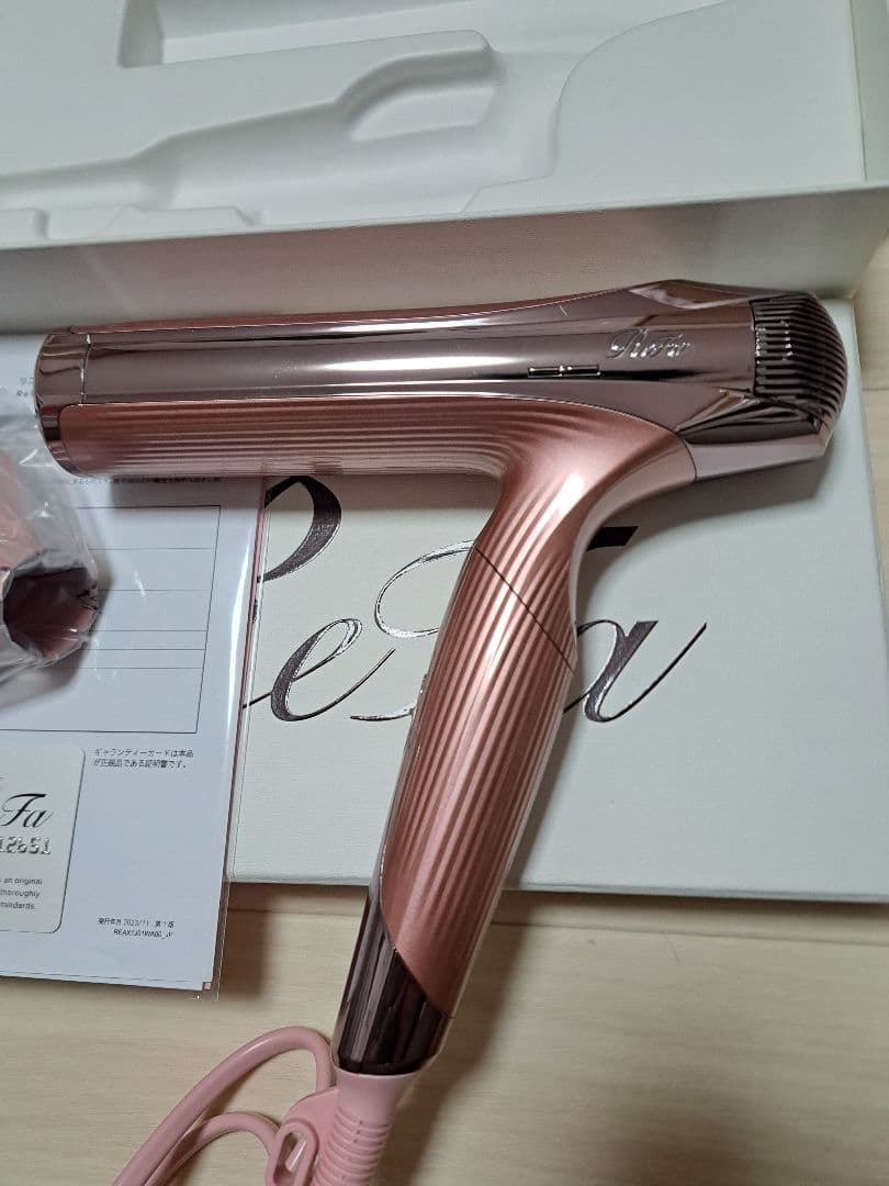 リファ ドライヤースマートW ダブル Refa 2024年製　海外対応　ピンク