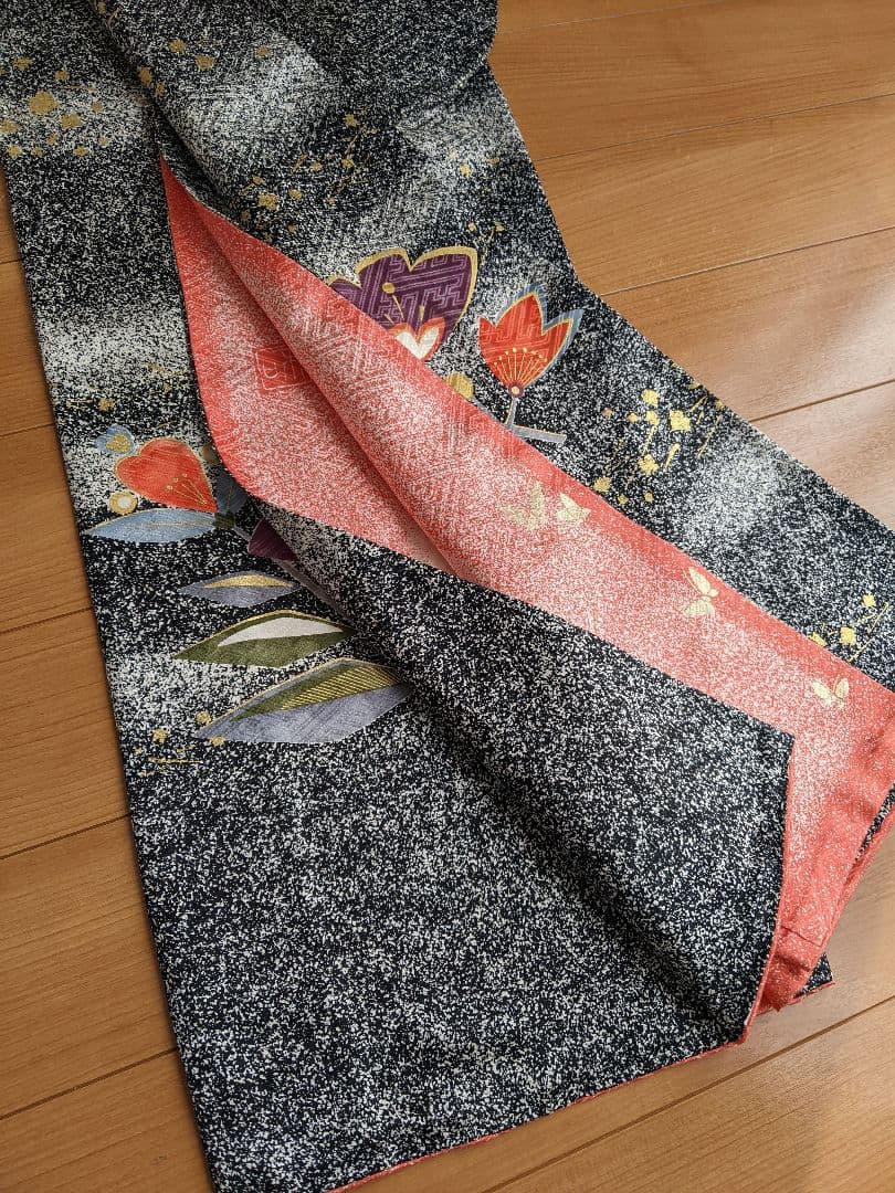 □✨豪華お振袖✨【作家物 舞花文 たたき染め 金彩 正絹 グレー】成人