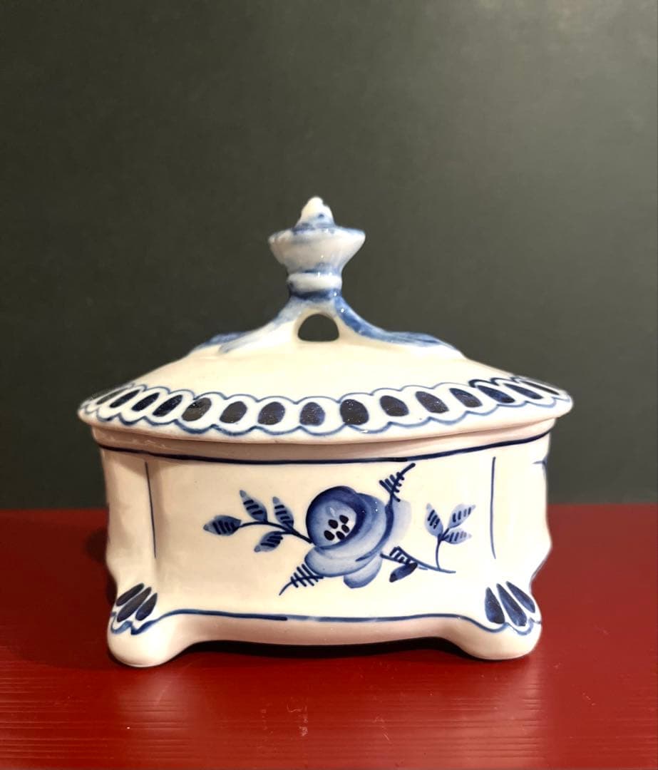 青い花柄 蓋付き陶器ソ連時代に作られたビンテージ品です。 - メルカリ