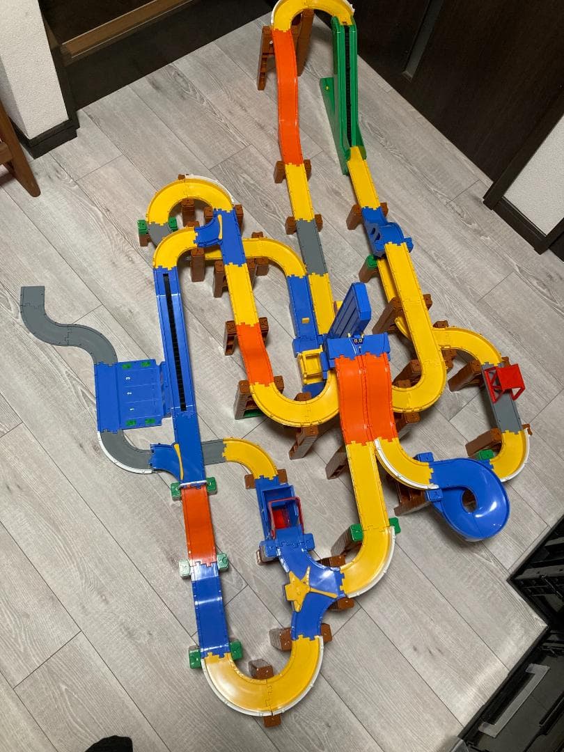 トミカ どうろセット３種類＋橋脚・どうろ等30点以上追加