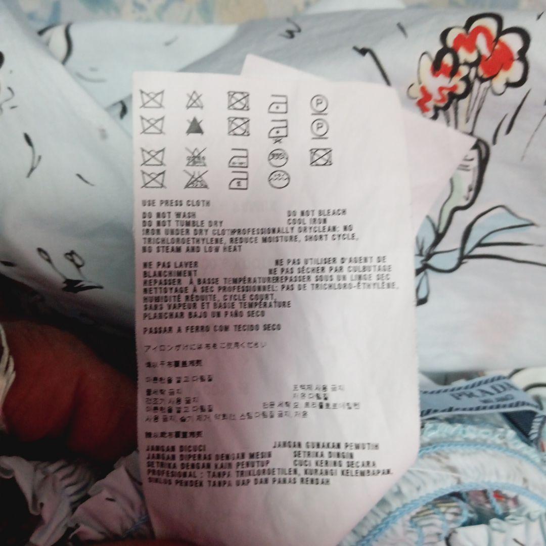 この夏はプラダ！　軽やかなスカート　水色　L イタリア製　¥18000 ↓