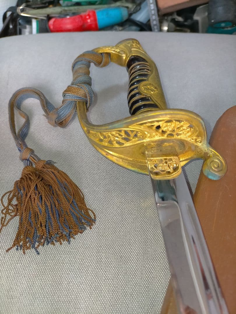 親父のサーベル 第二次世界大戦 日本軍 指揮刀 家紋 骨董 刀台 模擬