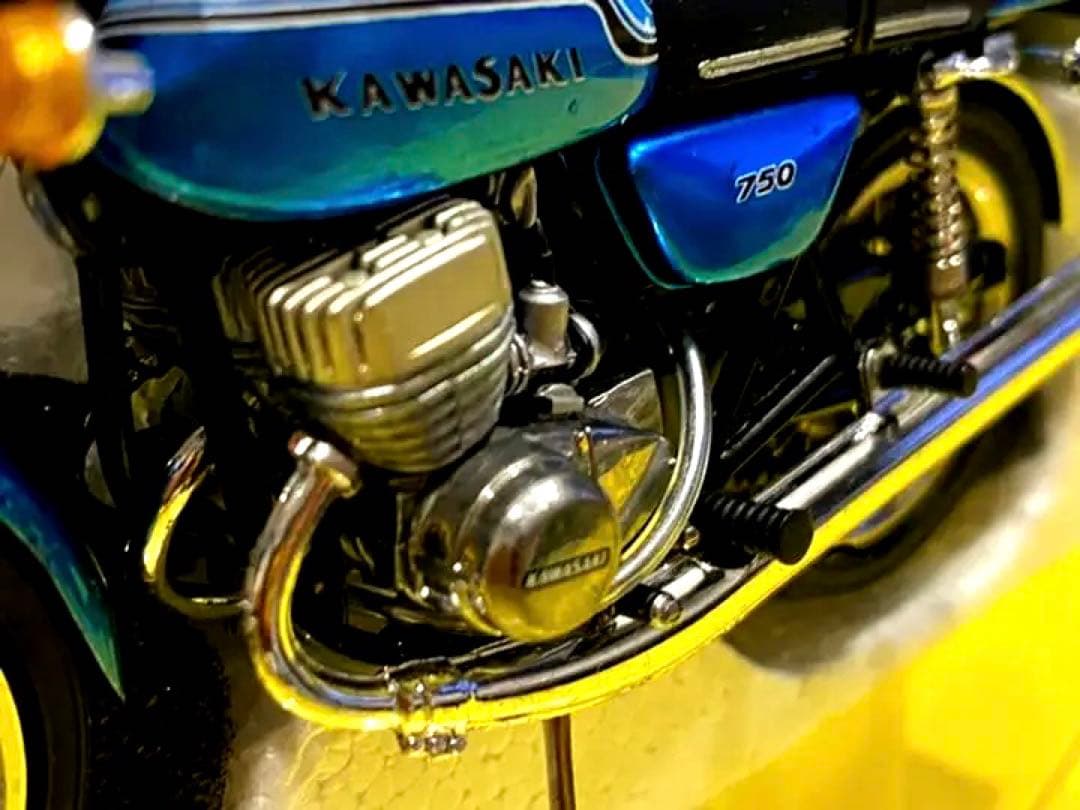 ★絶版限定★ Scale-Bikes製カワサキ750H2マッハIV1/18モデル