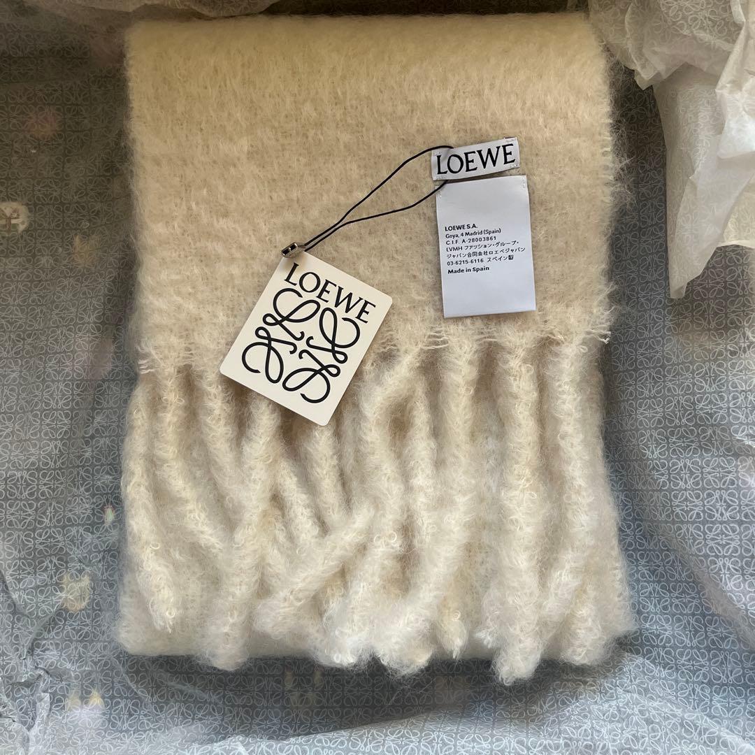LOEWE アイボリー マフラー フリンジ付き - メルカリ