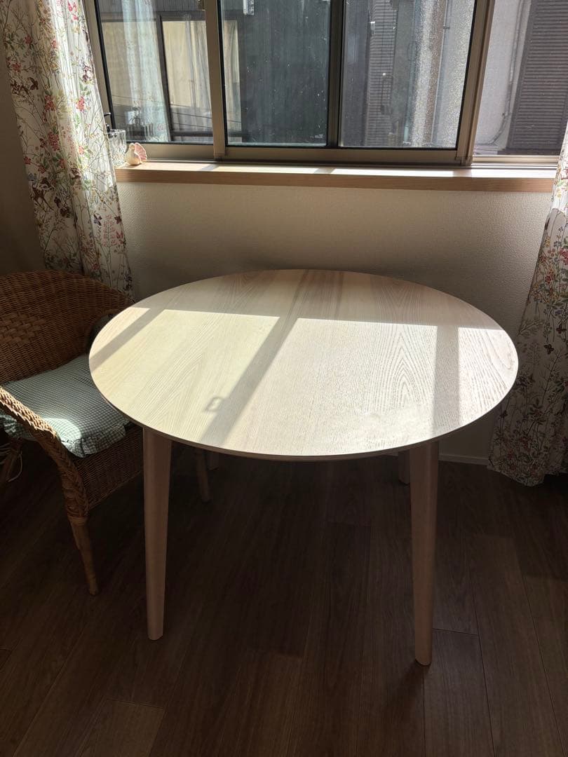 円形木製ダイニングテーブル ikea lisabo