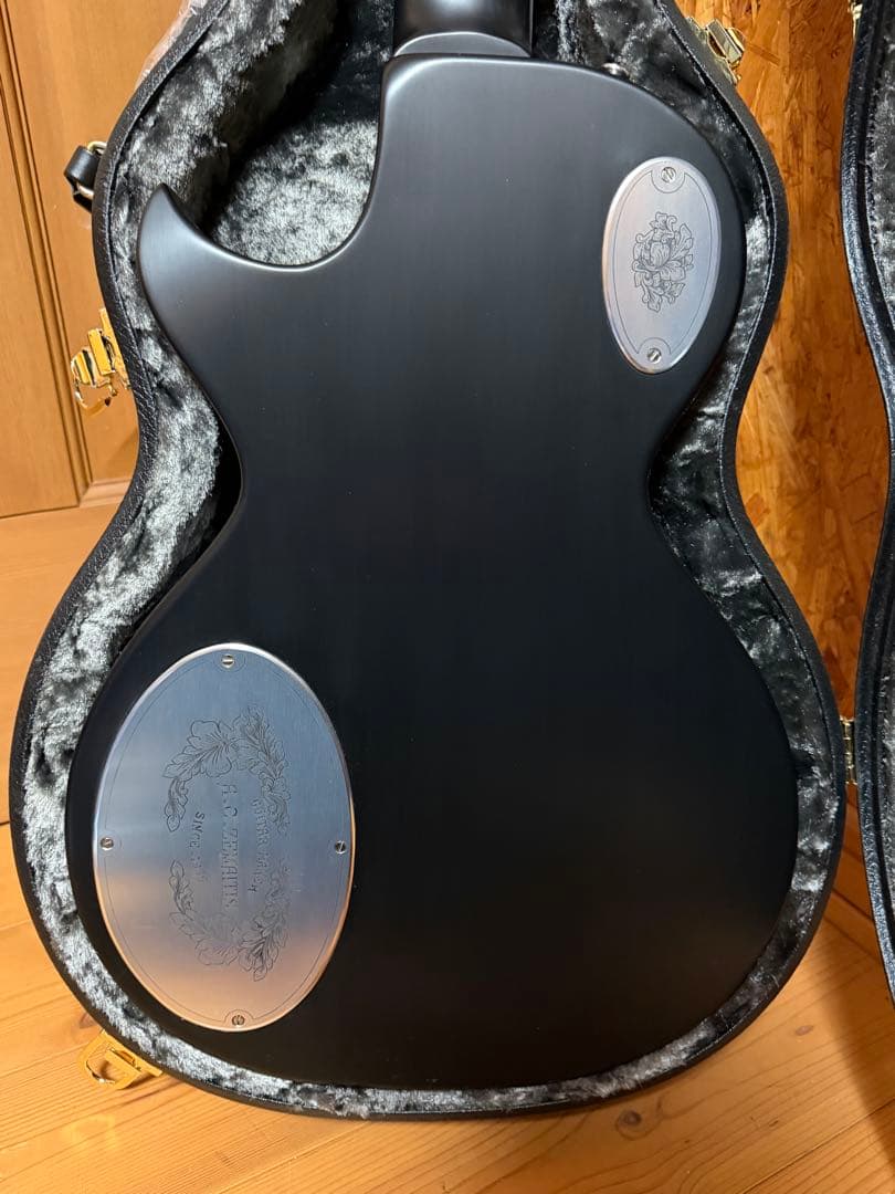 ゼマイティス l Fronts Aces & Eights, Black