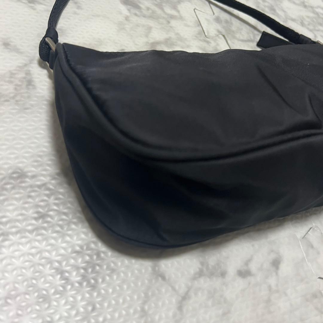 美品✨プラダ アクセサリーポーチ ハンドバッグ ナイロン 三角ロゴ ブラック