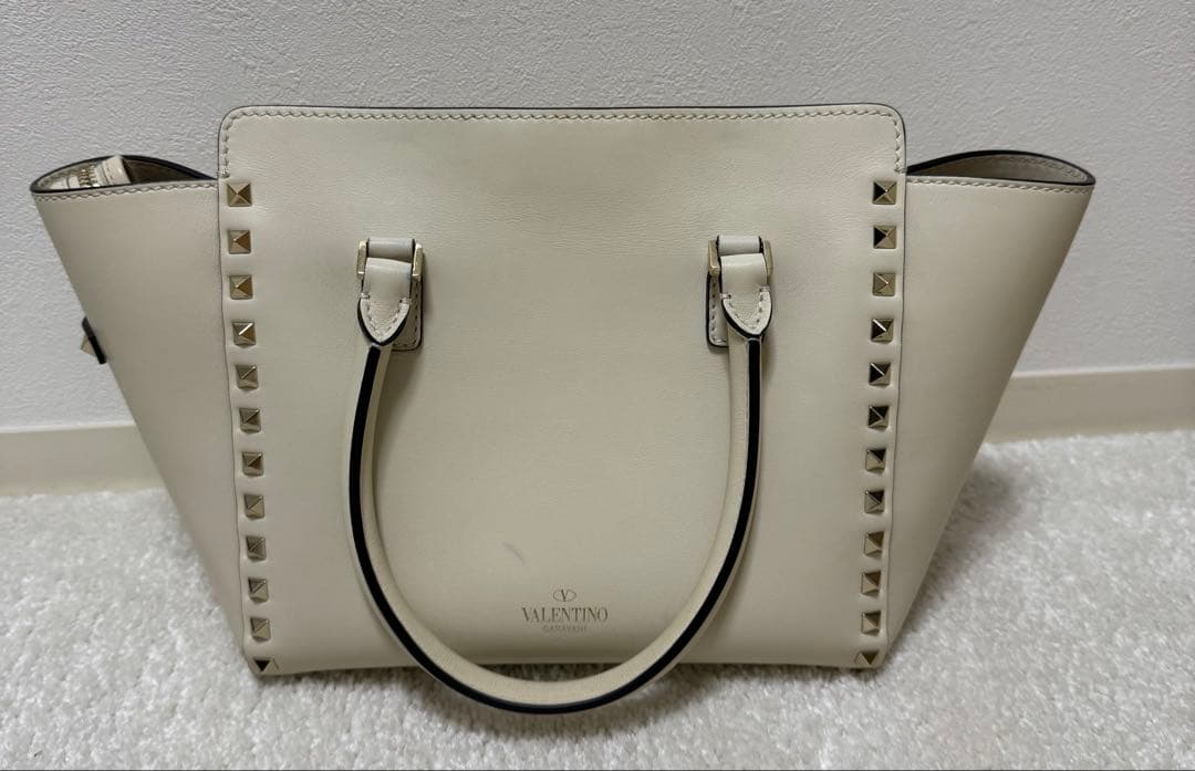 V*様 ヴァレンティノ　ロックスタッズ　バッグ　ハンドバッグ