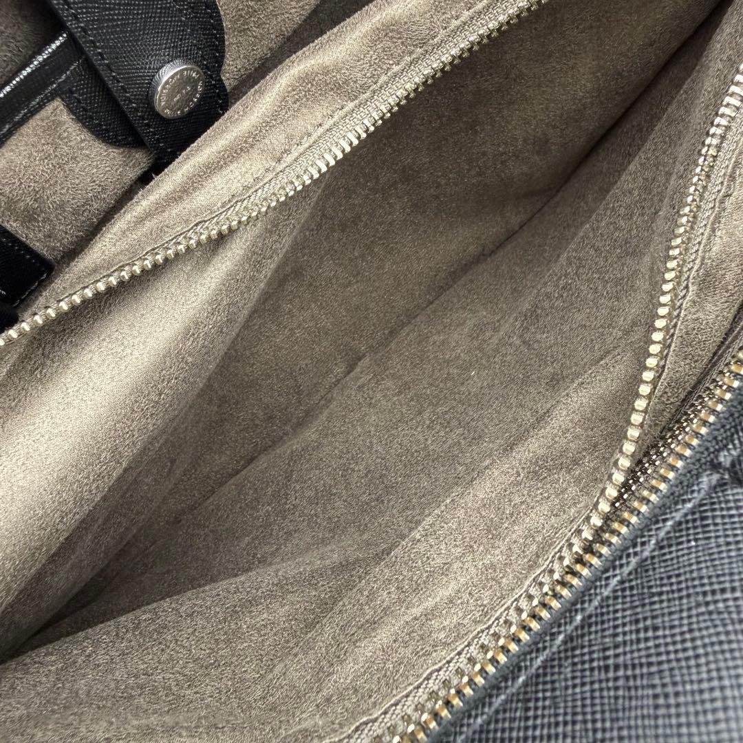 ペッレモルビダ キャピターノ ブリーフケース エンボスレザー A4 ブラック