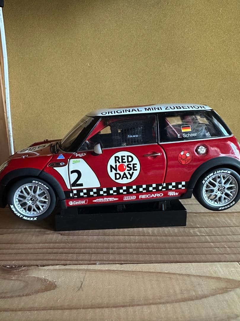 京商  ミニクーパー1/18 RED NOSE DAY