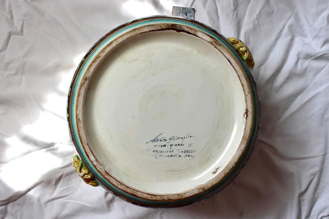 イタリア雑貨【デルータ　マヨルカ焼き　蓋付きセンターピース】