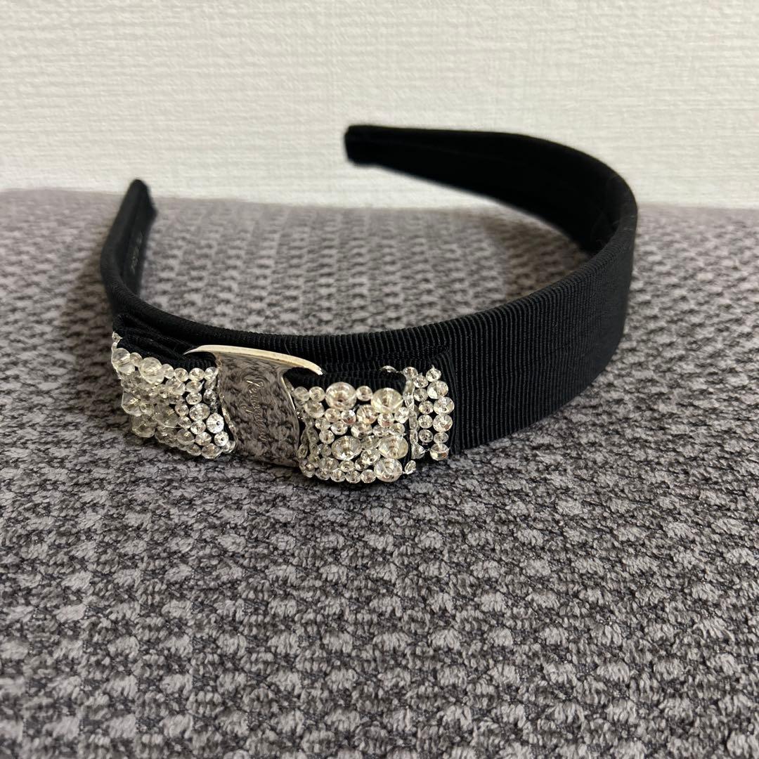 フェラガモ カチューシャ ビジュー キラキラ - メルカリ