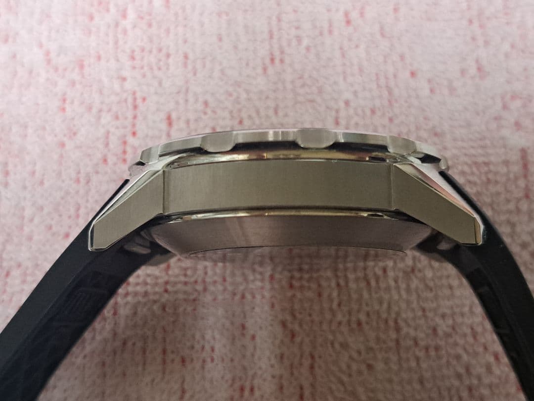 自動巻き腕時計　ラバーベルト