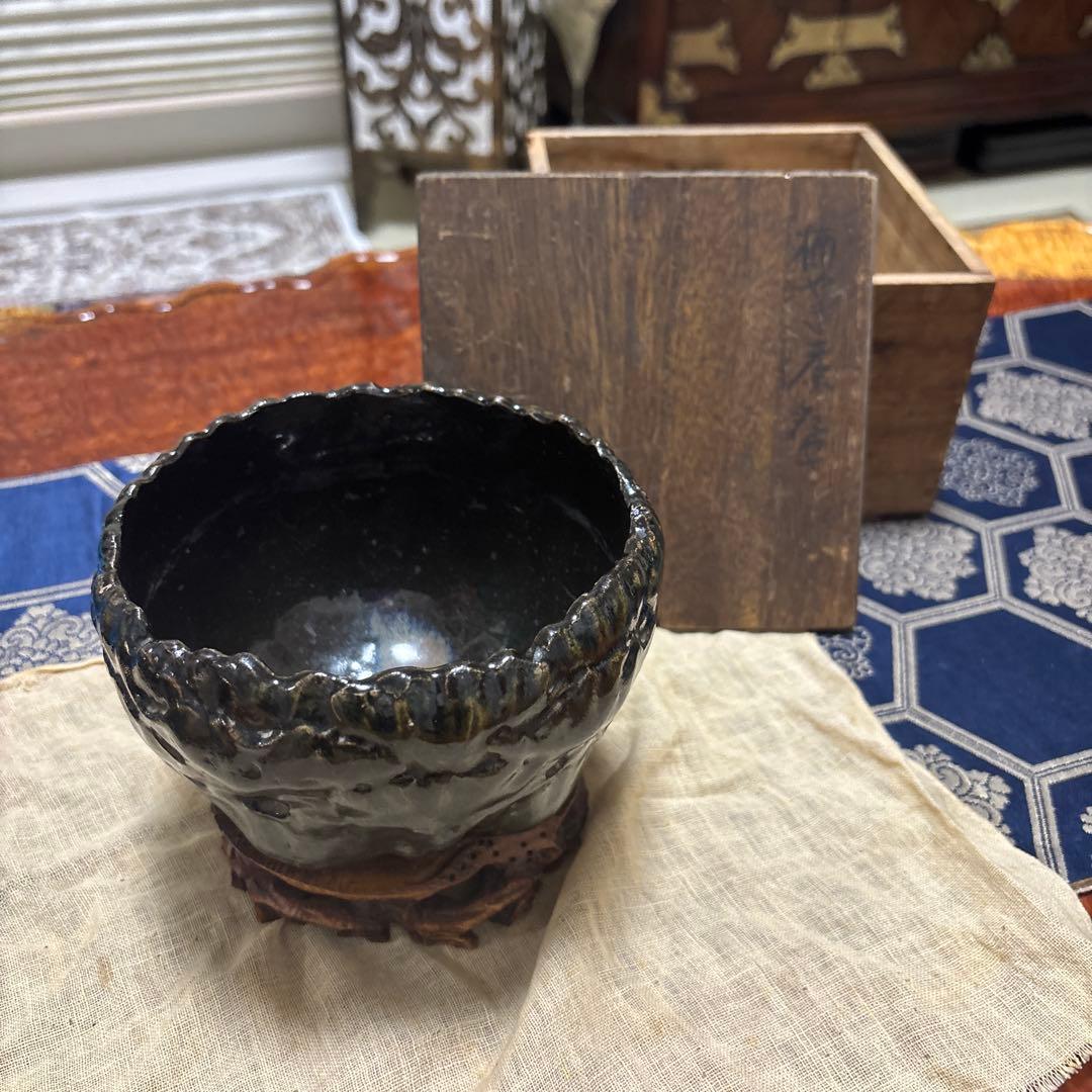黒色陶器茶碗 木製箱付き 黒い茶碗 木箱付き - メルカリ