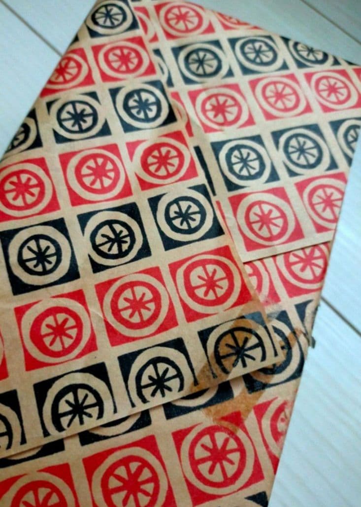 桐箱入り 蒔絵が施された漆器