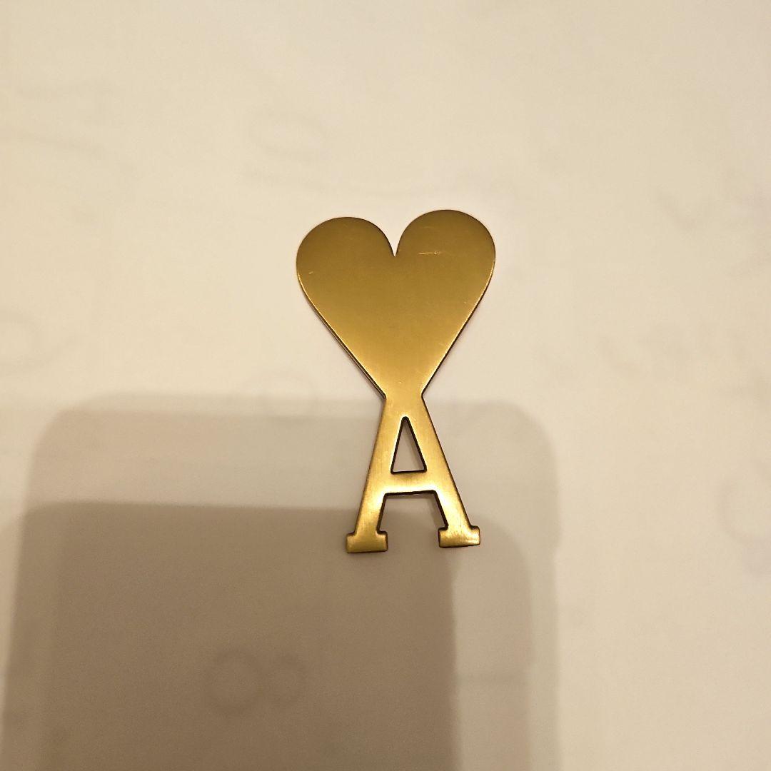 AMI PARISアミ パリス ブローチ - メルカリ