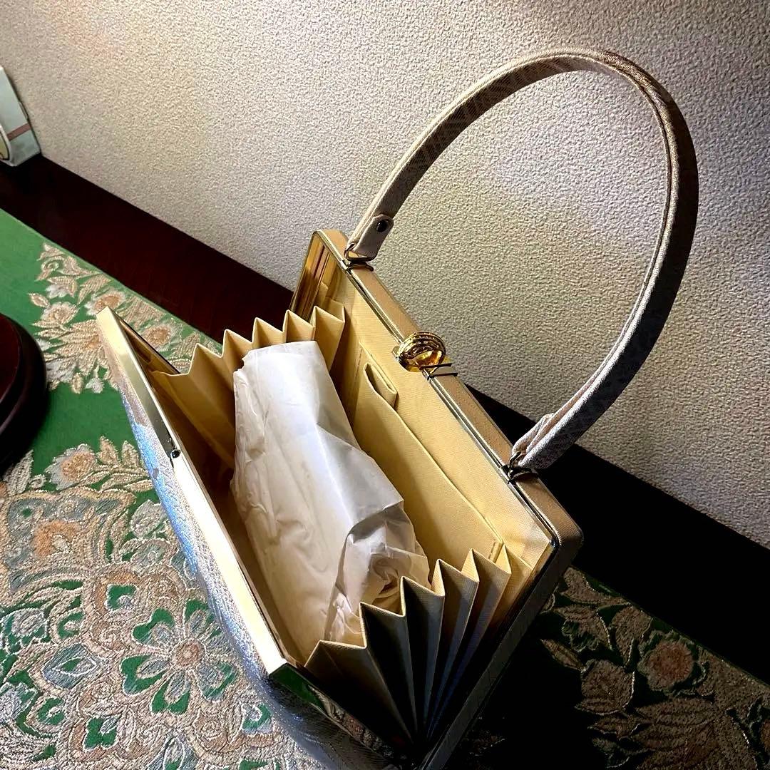 最高級　豪華で気品有る　佐賀錦の　　草履　バッグセット