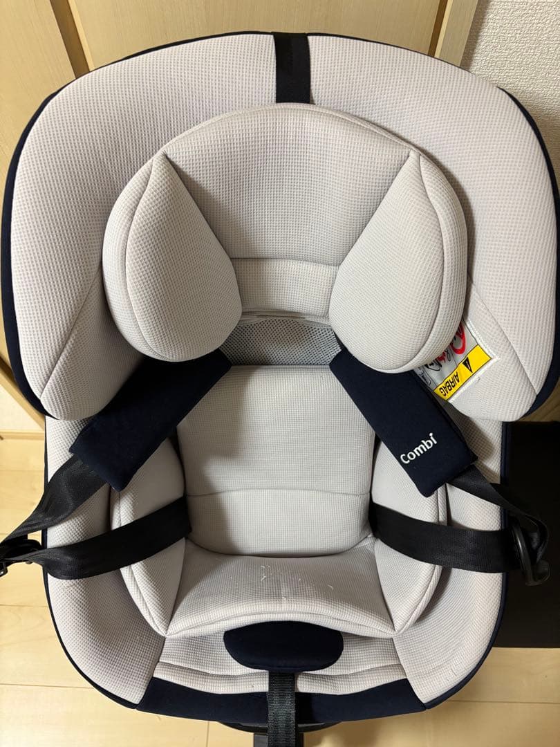 コンビ　クルムーヴ スマート Light　ISOFIX チャイルドシート