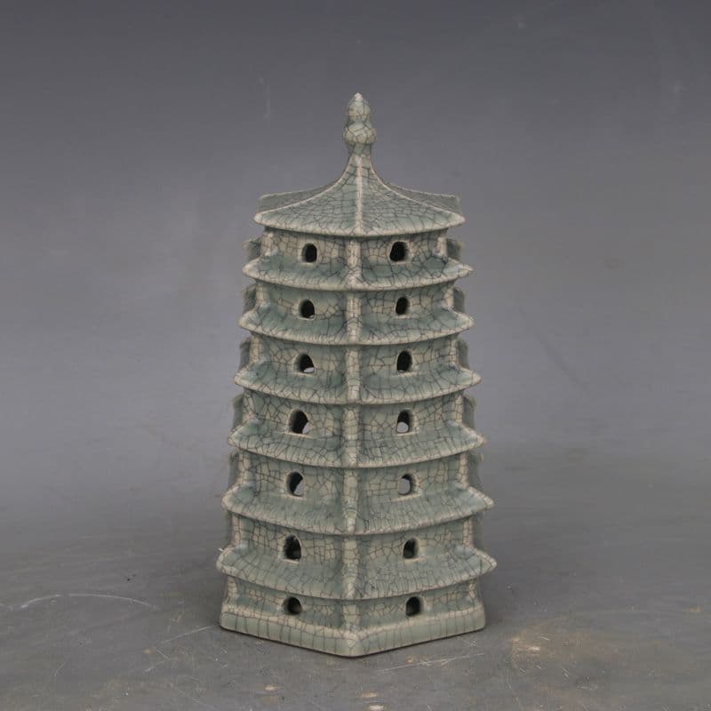 汝窯青釉開片清涼寺宝塔 置物 陶磁器 装飾品 工芸品 美術品 置物