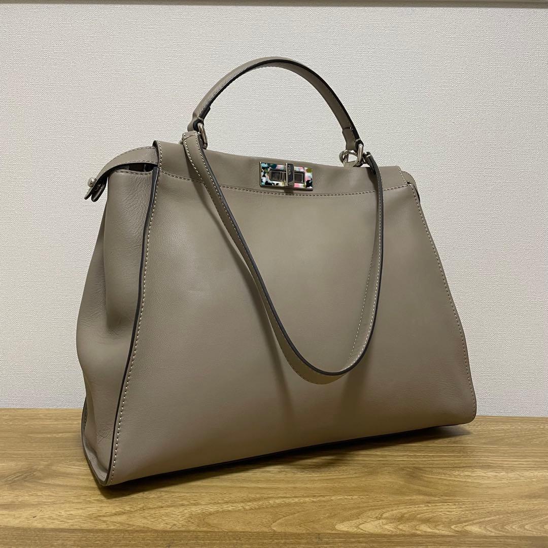 《極美品》FENDI（フェンディ ）レザー ハンドバッグ ベージュ系