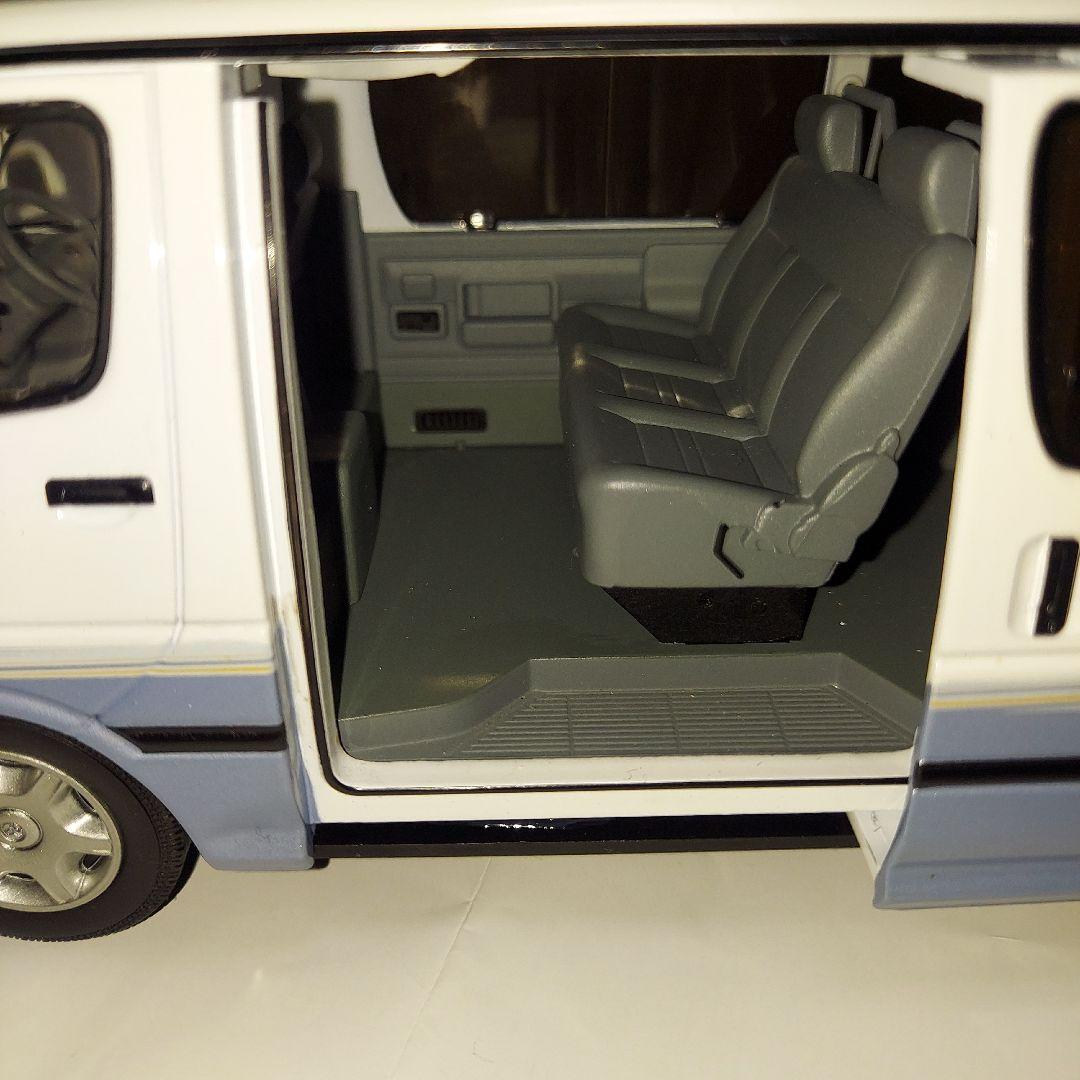 アオシマ DISM 1/24 トヨタハイエース100系バン スーパーGL後期型