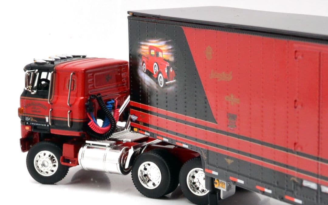 ケンタッキーバントレーラー\"G. タッカベリー & ソンズ　コンストラクション\"