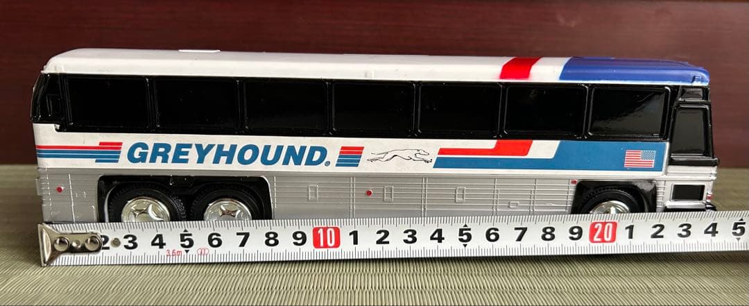 GREYHOUND Americruiser バス型ミニカー 貯金箱
