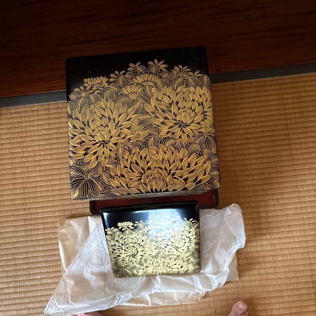 漆器重箱 金色の花模様 4段の通販はau PAY マーケット - 輸入雑貨の