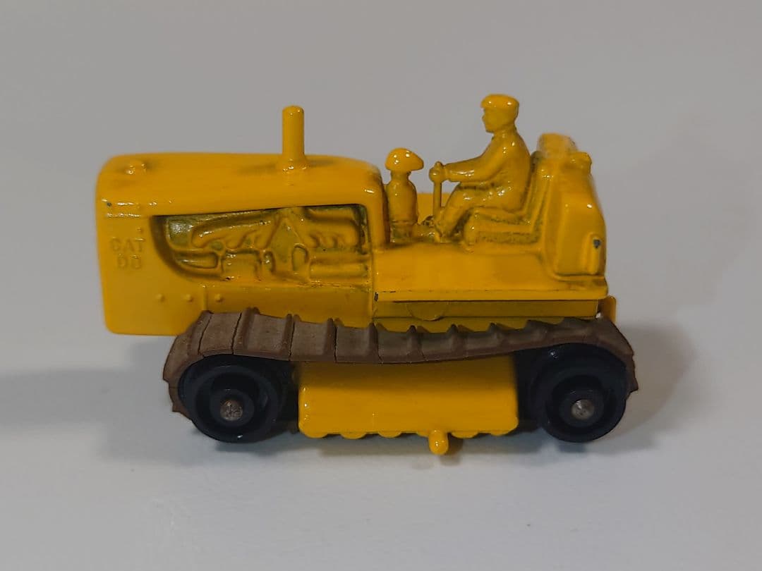 ミニカー MATCHBOX No.8 CATERPILLAR TRACTOR