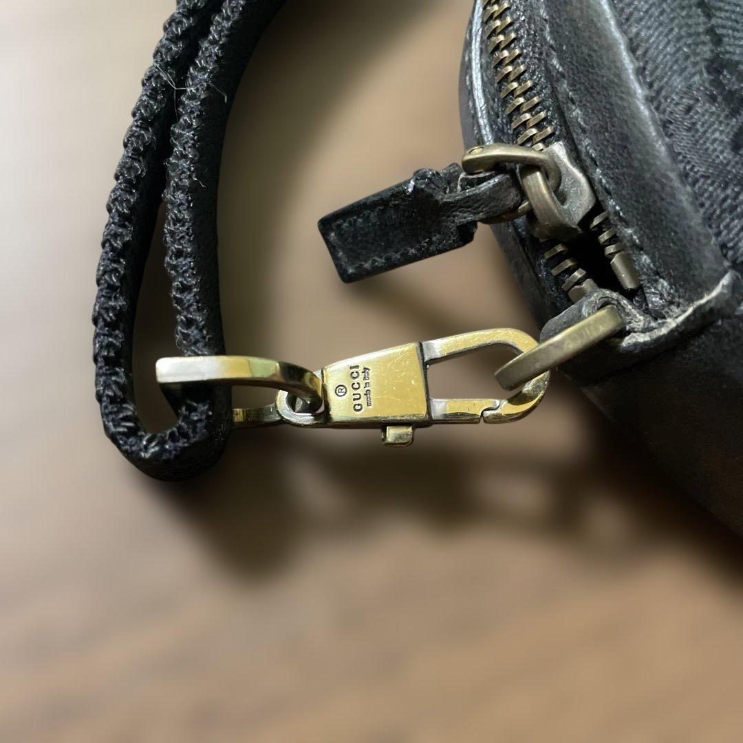 GUCCI ブラック ラウンドショルダーバッグ　GGロゴ