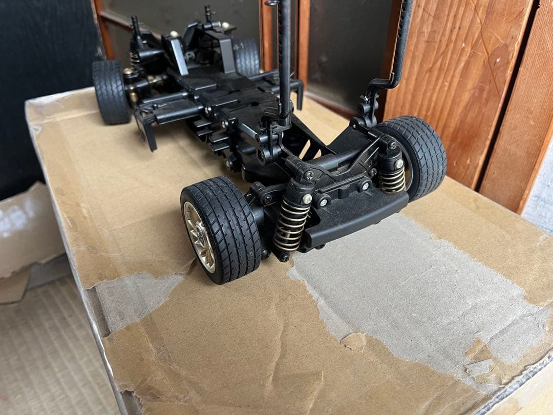 トヨタ bB 初代タイプ1/10スケール ラジコンカー シルバーボディ、シャーシ