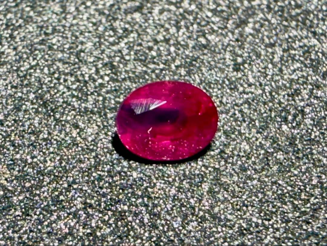 【ビルマ(ミャンマー)産】非加熱ピジョンブラッドルビー　GIA鑑　1.18ct