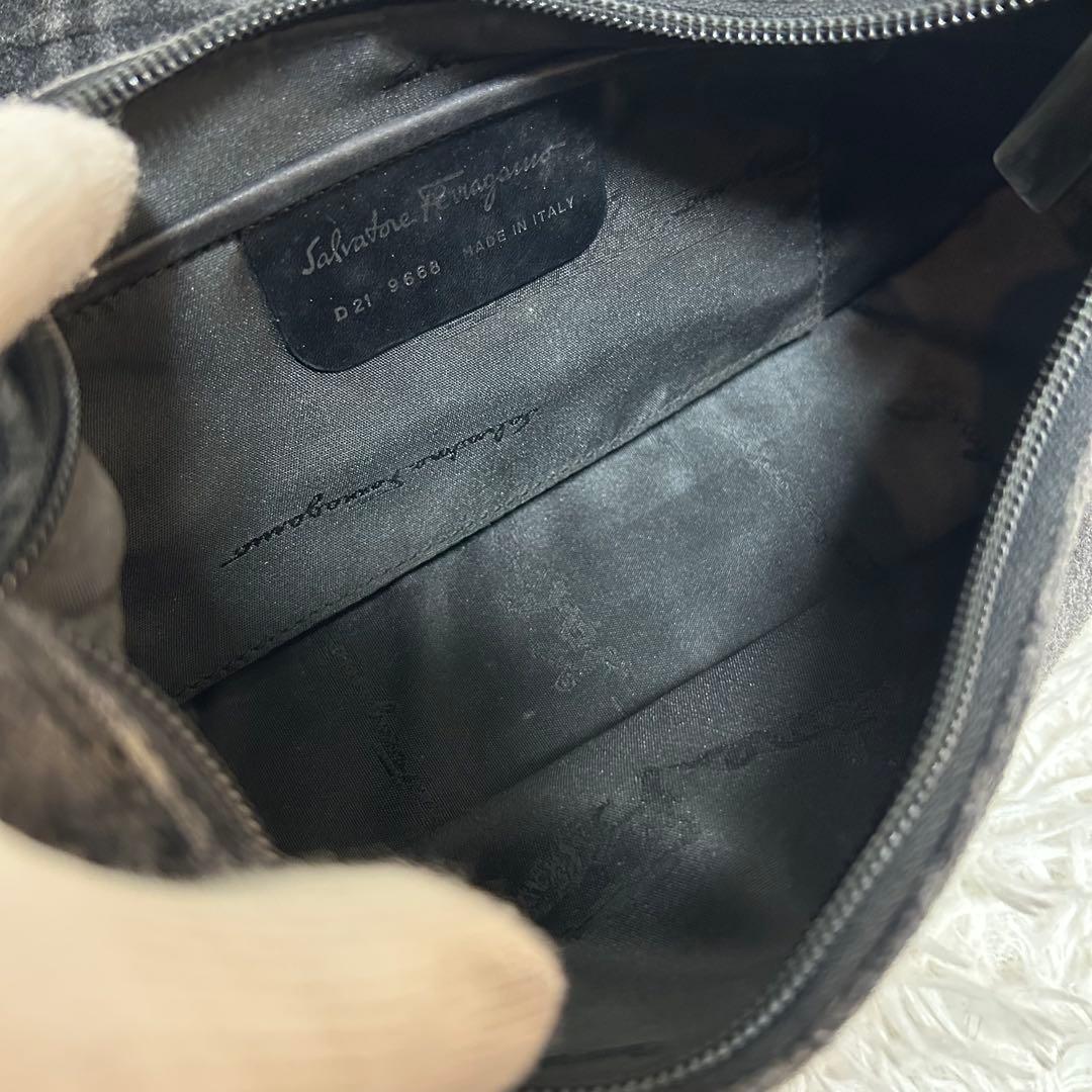 【希少✨ウール/チェック】フェラガモ　ワンショルダーバッグ　グレー　Y2K 美品