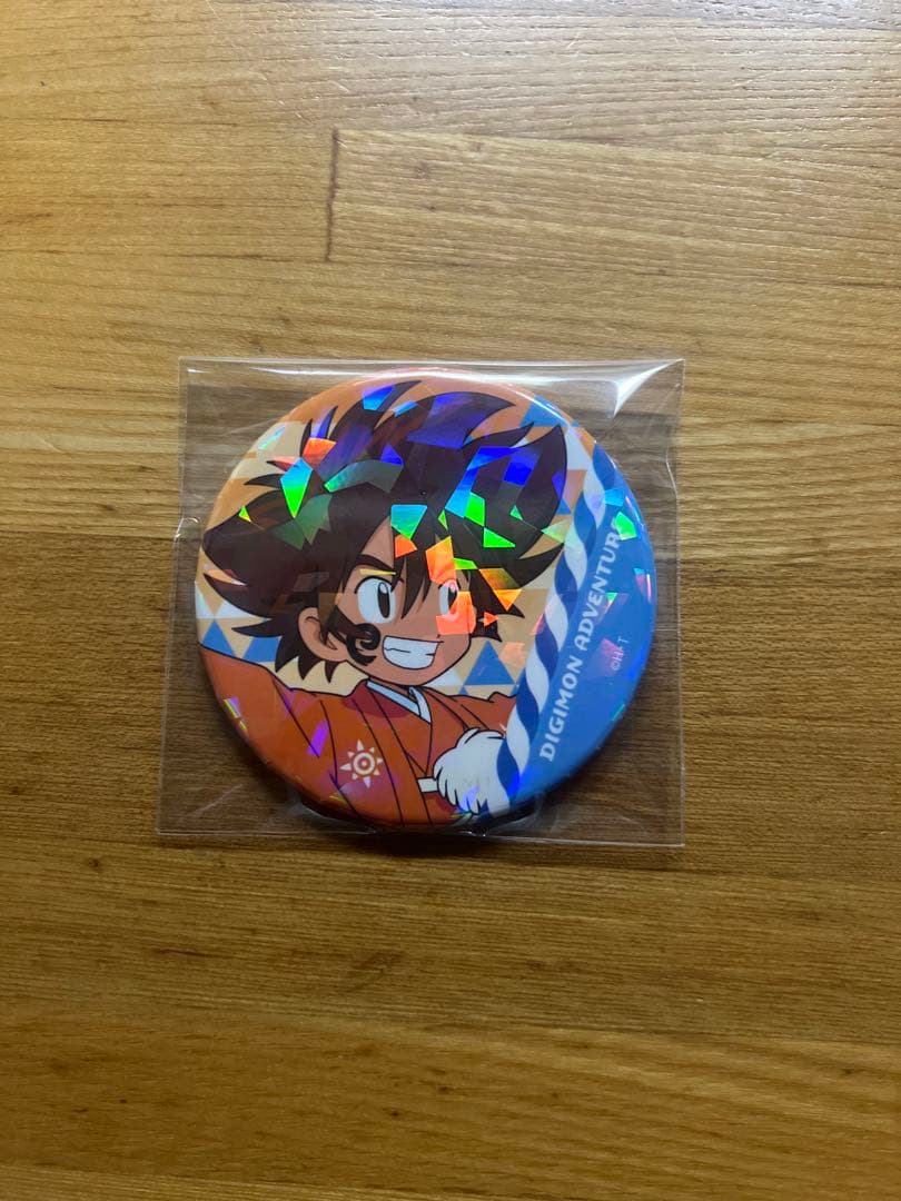 デジモンアドベンチャー ホログラム缶バッジ お正月 八神太一 - メルカリ