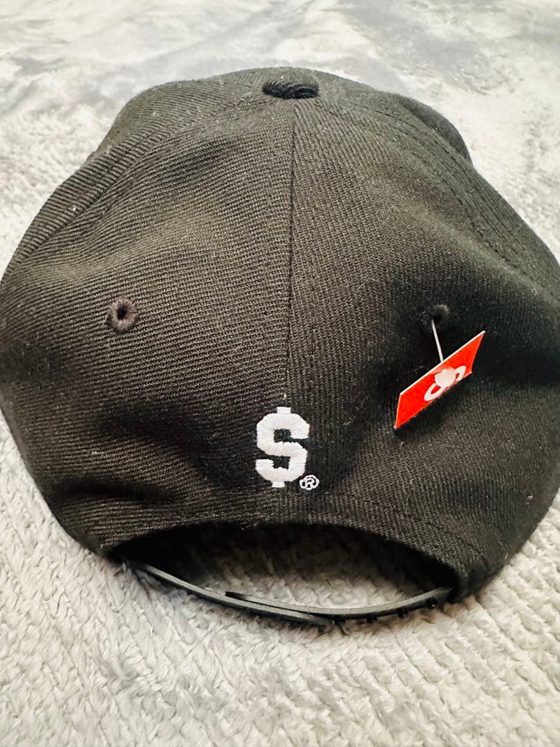 SUPREME 刺繍ロゴキャップ Supreme 刺繍Sロゴ キャップ 黒 【公式通販】