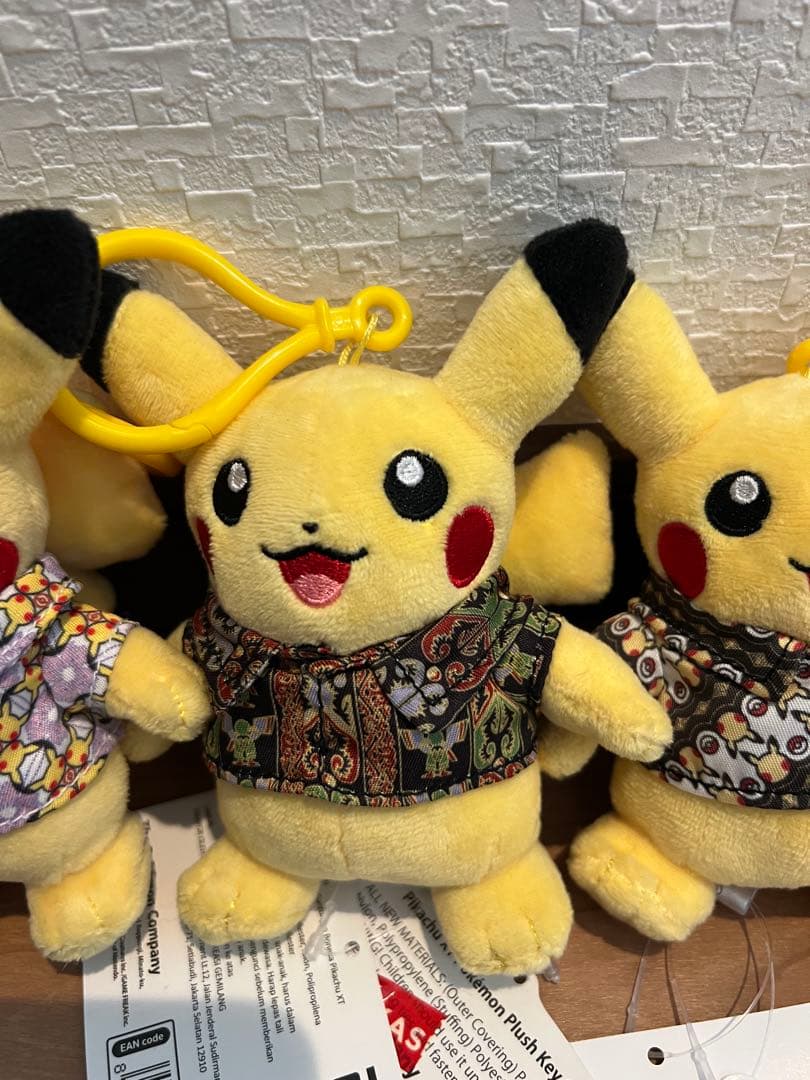 ジョグジャカルタ バティックピカチュウぬいぐるみ4セット+限定カード