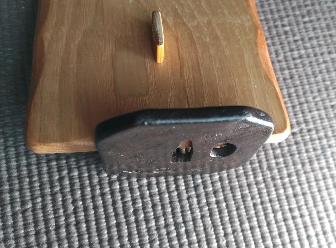 鉄鐔 (月間誌「麗」掲載、子犬に蝶図・江戸後期)