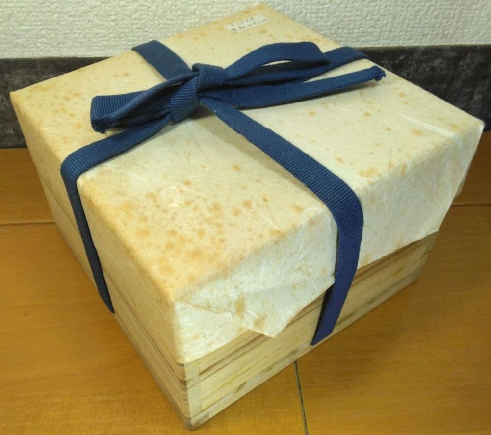 人間国宝 金城次郎 魚文マカイ(魚紋茶碗) 栞 共箱(本人書付）壷屋焼 やちむん