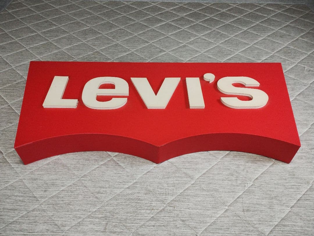 Levi's ロゴディスプレイ