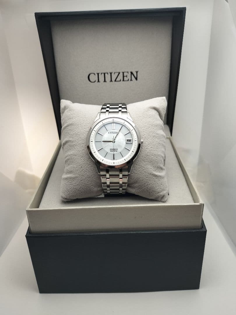 電池交換済み　薄型　シチズン　高級白蝶貝　エクシード　電波ソーラー　軽量チタン
