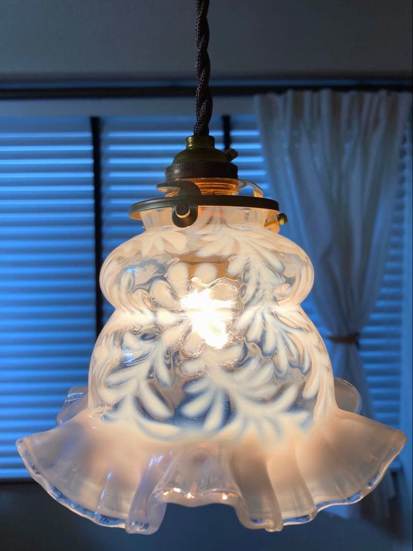 フェントン19世紀花柄ガラスランプシェード（希少）オパールセント