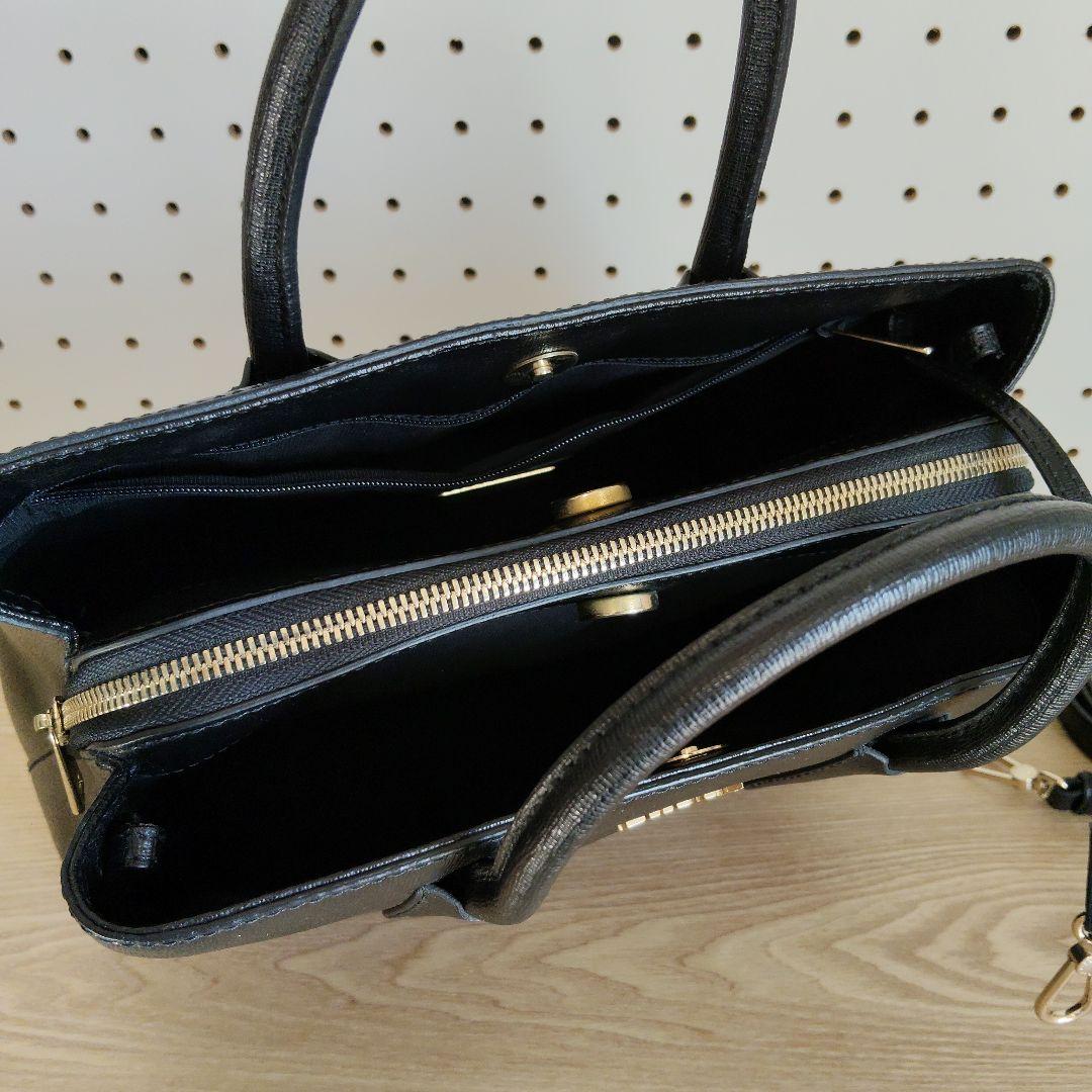 FURLA ブラック ハンドバッグ ショルダーストラップ付き