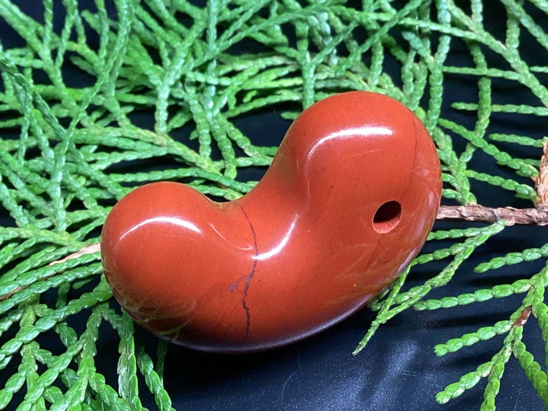 極上日本三大銘石‼️佐渡赤石勾玉 強力パワー黒線入り日本一美麗な赤