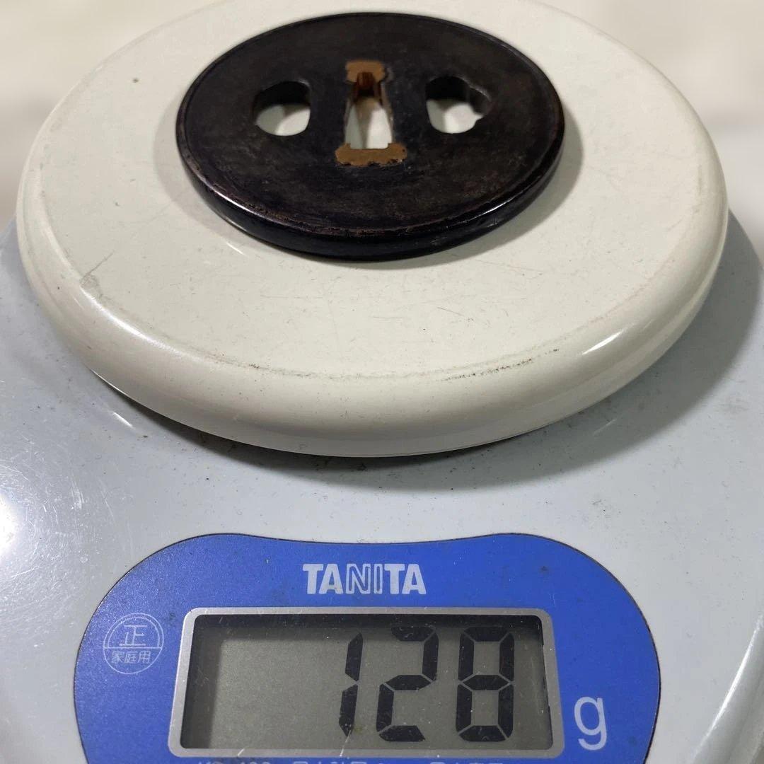 B–12 鍔　つば　鉄製　木箱付き　武具　刀装具　アンティーク　美術品　工芸品