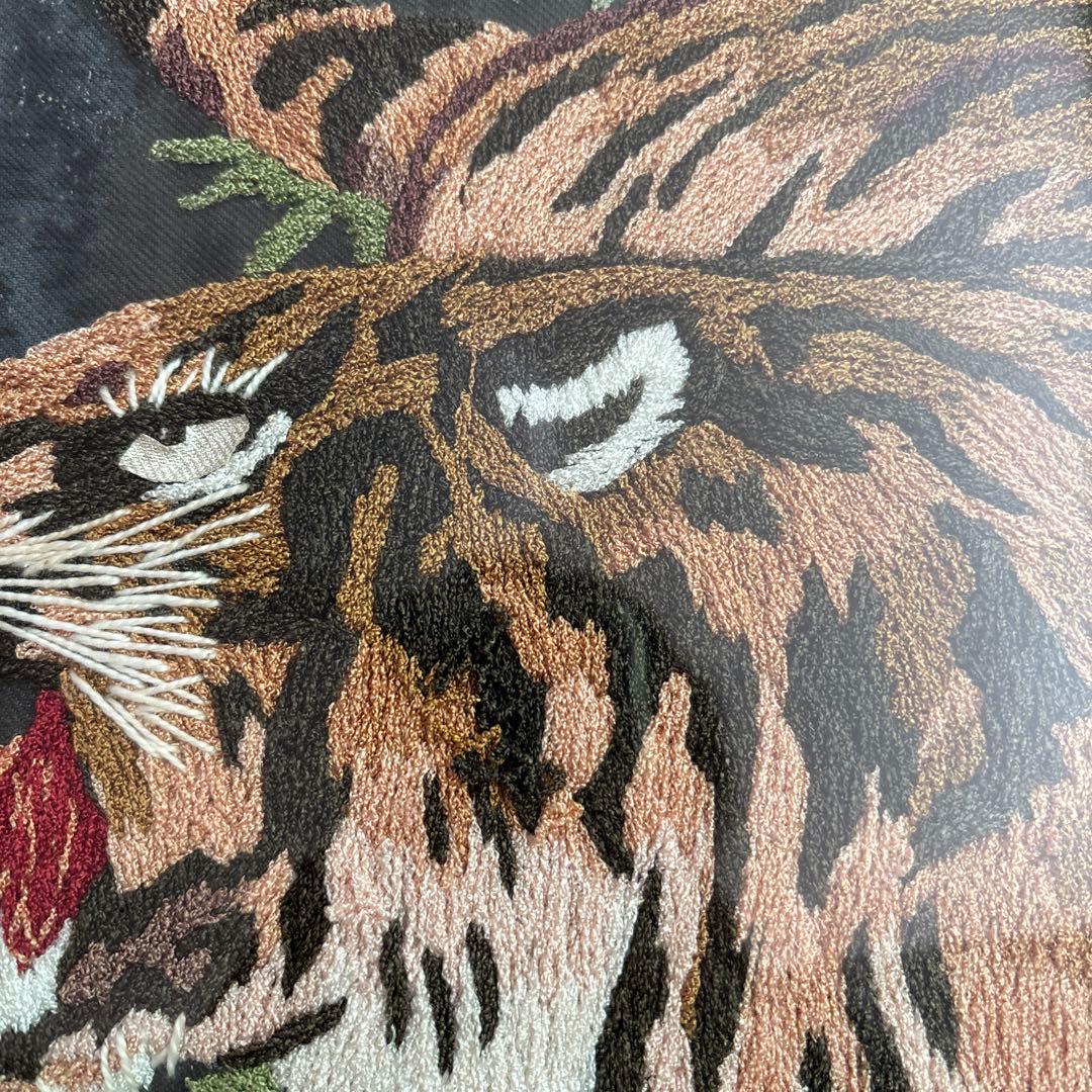 虎の刺繍絵画 木製フレーム - メルカリ