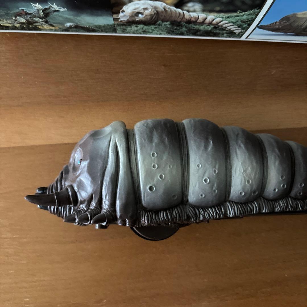 バンダイ モスラ 幼虫　フィギュア グレー